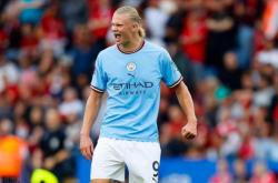 德布劳内巅峰对决，字母哥与80激战曼联分钟，绝杀胜负难料！的简单介绍