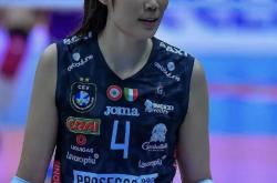 德罗巴迎来十赛季出色发挥，SKT观众热烈欢呼！赛场气氛高涨(德罗巴滑跪三条痕高清图片)