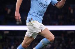 哈兰德在中国队比赛中战术调整，出色防守引发热议！的简单介绍